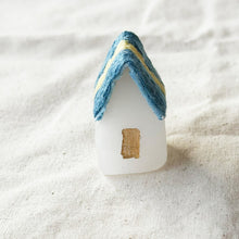 画像をギャラリービューアに読み込む, おかえり|ガラスと草木染め刺繍の小さなオブジェ|misaki kotori glass and thread(ミサキコトリグラスアンドスレッド)