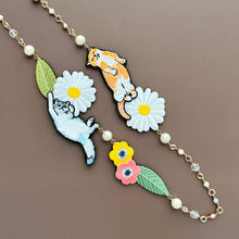 画像をギャラリービューアに読み込む, 花畑でお昼寝するねこたちの首飾り (デスパイネ・マフィン)|maltamarie(マルタマリエ)