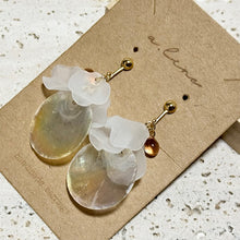 画像をギャラリービューアに読み込む, シェルフラワーピアス/イヤリング|a.line(エーライン)