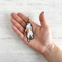 画像をギャラリービューアに読み込む, へそ天で眠るネコ・殿の髪飾り|maltamarie(マルタマリエ)