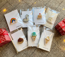 画像をギャラリービューアに読み込む, ブローチ【スワン】|tsubutsubu design.(ツブツブデザイン)