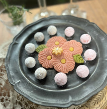 画像をギャラリービューアに読み込む, ころころスノーボール缶|La Mieux(ラミウ)