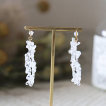 画像をギャラリービューアに読み込む, crown of baby's breath -white-(ピアス/イヤリング)|FT2 works(エフティーツーワークス)