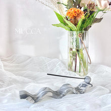 画像をギャラリービューアに読み込む, Jesmonite Sit Up Incense Holder -Marble |Mucca x Tigre(ムッカティーグレ)