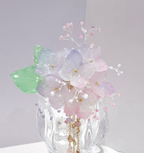 画像をギャラリービューアに読み込む, ふんわりカラーの紫陽花と金沢金箔のかんざし(ドライフラワー・天然石とガラスの揺れるチャーム付き)|ハピネスウェーブ