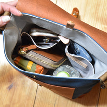 画像をギャラリービューアに読み込む, MUDITA HILL|岡喜近江牛レザーと高島帆布で作った たてショルダーバッグ Mサイズ 【びわ湖ブルー・ブライトキャメル】|Cogocoro(コゴコロ)