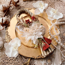 画像をギャラリービューアに読み込む, 白いお花と赤い南天のしめ縄|flowers luciole(フラワーズ ルシオール)