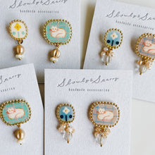 画像をギャラリービューアに読み込む, ネコとお花イヤリング グリーン|slowly&starry(スローリーアンドスターリー)