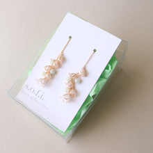 画像をギャラリービューアに読み込む, 鈴蘭とひすいのピアス|s.o.f.i. (ソフィー)