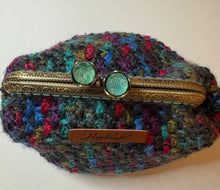 画像をギャラリービューアに読み込む, グリーン系マルチカラーのがま口ポーチ|M'S CROCHET(エムズクロシェット)