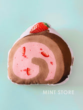 画像をギャラリービューアに読み込む, 苺のチョコロールケーキ猫キッカー|MINT STORE(ミントストア)