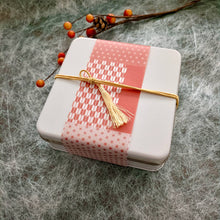 画像をギャラリービューアに読み込む, お正月 クッキー缶|小さな焼き菓子店 翠星(チイサナヤキガシテン スイセイ)