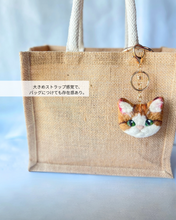 画像をギャラリービューアに読み込む, 存在感ある大きめ猫ストラップ(Lサイズ)|手作り羊毛フェルト(茶トラ白)|たろじろ