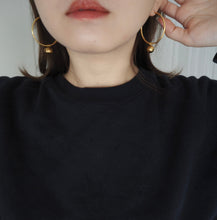 画像をギャラリービューアに読み込む, Big hoop piece gold ピアス イヤリング | LUNACHIC(ルナシック)