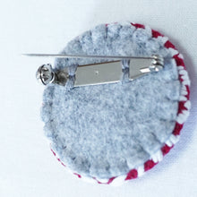 画像をギャラリービューアに読み込む, こぎん刺しブローチ/うろこ|PlusDot+.(プラスドット)