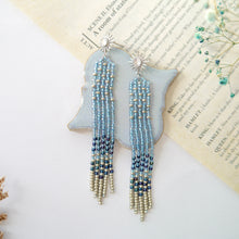 画像をギャラリービューアに読み込む, 揺れるロングビーズフリンジピアス 夜空の一番星 ライトブルー 【シルバー925 ピアスポスト】 |Ahki Beadwork(アーキービーズワーク)