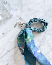 画像をギャラリービューアに読み込む, Art Ribbon Wrist Holder|スマホリストホルダー モネ「睡蓮」Drape|SUNNY RIBBON(サニーリボン)