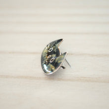 画像をギャラリービューアに読み込む, ごきげんな猫のちいさなブローチ さび|Little Plum(リトルプラム)