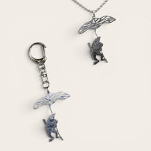 画像をギャラリービューアに読み込む, 【POPUP 新作】鳥獣戯画「蓮の傘さす蛙」工芸ネックレス オールステンレス仕様|metallico (メタリコ)