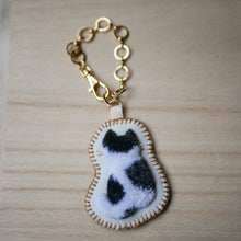 画像をギャラリービューアに読み込む, 和み猫のバッグチャーム うしろ 白と黒|Little Plum(リトルプラム)