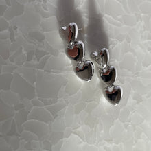 画像をギャラリービューアに読み込む, ハート3連ピアス|Novedad.(ノベダ)