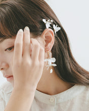 画像をギャラリービューアに読み込む, white flower petal|felice(フェリーチェ)