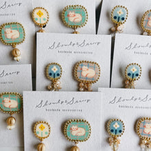 画像をギャラリービューアに読み込む, ネコとお花ピアス グリーン|slowly&starry(スローリーアンドスターリー)