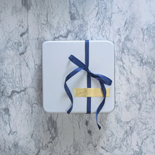 画像をギャラリービューアに読み込む, 1月のクッキー缶|雪の結晶と冬景色|CafeCacapo(カフェカカポ)