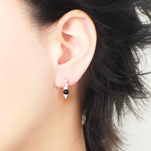 画像をギャラリービューアに読み込む, ブラックガーネット・シルバー925ダングルピアス|SMUK(スムーク)