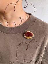 画像をギャラリービューアに読み込む, ブローチ【くり】|tsubutsubu design.(ツブツブデザイン)