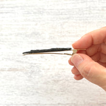 画像をギャラリービューアに読み込む, へそ天で眠るネコ・マフィンの髪飾り|maltamarie(マルタマリエ)