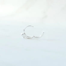 画像をギャラリービューアに読み込む, オニキス ハートハギーピアス(シルバー925)|SMUK(スムーク)