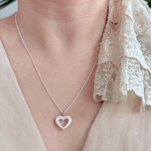 画像をギャラリービューアに読み込む, 【ネックレス】大人の洗練されたアクセント オープンハートパールネックレス|ERIKOART(エリコアート)