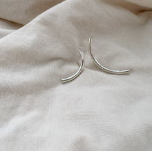 画像をギャラリービューアに読み込む, アシンメトリームーン E2206-01|modium(モーディアム)