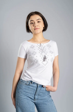 画像をギャラリービューアに読み込む, T-シャツ ・ ウクライナ刺繡入り|Ukrainian Embroidery Wear ”Mavka”(ウクライナシシュウノアパレル マウカ)