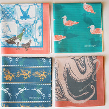 画像をギャラリービューアに読み込む, 動物園タイルと孔雀 ハンカチ|aosansyo(アオサンショウ)