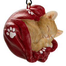 画像をギャラリービューアに読み込む, 毛布にくるまる茶トラ猫オーナメント|WooBia(ウービア)