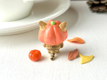 画像をギャラリービューアに読み込む, カボチャをかぶった猫さん(キジトラ)|手ノヒラ堂(テノヒラドウ)