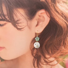 画像をギャラリービューアに読み込む, フラーレン ベリルミックス 2mm ブルーフラワー ピアス・イヤリング|紬(ツムギ)