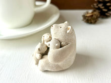 画像をギャラリービューアに読み込む, 甘えん坊が愛しくて(三人抱っこ)|手ノヒラ堂(テノヒラドウ)