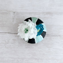 画像をギャラリービューアに読み込む, 炭団オブジェ / 〇+白+ブルー|櫂の炭(カイノスミ)