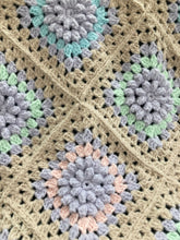 画像をギャラリービューアに読み込む, お花モチーフの柔らか膝掛け|M'S CROCHET(エムズクロシェット)