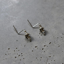 画像をギャラリービューアに読み込む, カレンシルバーのキャッチのいらないピアス -cross-|YEAH.JAPAN(イエアジャパン)