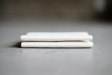 画像をギャラリービューアに読み込む, 革の質感まで“印象”になる名刺入れ〈UNUS-C〉|Has(ハズ)