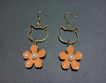 画像をギャラリービューアに読み込む, 猫耳カットとオレンジの花モチーフピアス|mimine(ミミンヌ)