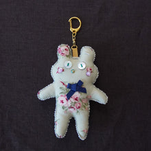 画像をギャラリービューアに読み込む, ぬいぐるみキーホルダーくま1号|PlusDot+.(プラスドット)