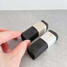 画像をギャラリービューアに読み込む, 炭団オブジェ / □+白帯+ベージュ帯|櫂の炭(カイノスミ)