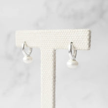 画像をギャラリービューアに読み込む, パール ハギーピアス(シルバー925)|SMUK(スムーク)