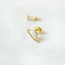 画像をギャラリービューアに読み込む, プラネットモチーフ オパール スタッドピアス(シルバー925/18Kゴールドプレーティング)|SMUK(スムーク)