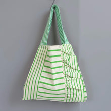 画像をギャラリービューアに読み込む, 作家オリジナル生地でつくった肩掛けアシメフリルバッグ|takutomo(タクトモ)